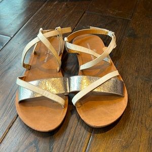 Adrienne Vittadini girls sandals size 3